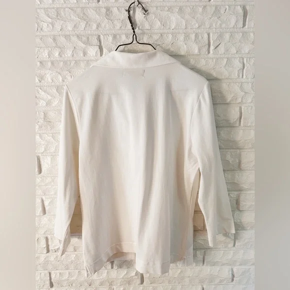 Mercer & Madison White V-neck Collared Top NWT - Picture 4 of 4